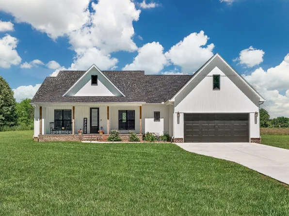 9 Town Rd, Fayetteville, TN 37334