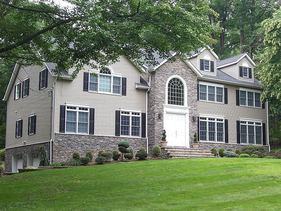 2nd image of 5 Elaine Dr