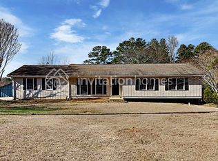 1379 Hidden Cir, Sugar Hill, GA 30518