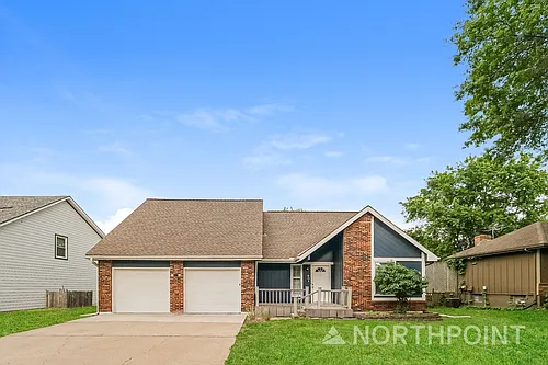 601 SE Richardson Pl Photo 1