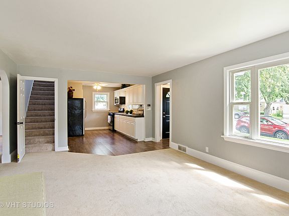 5th image of 25 E Lincoln Ave