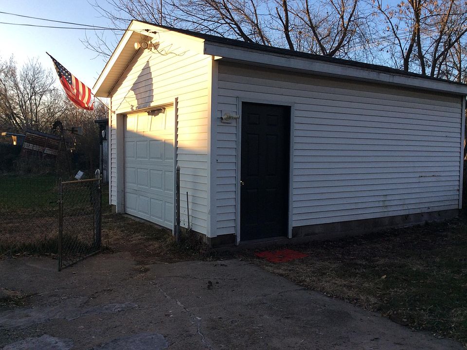 2nd image of 522 W 5th St