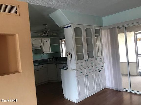 5th image of 817 Manor Dr