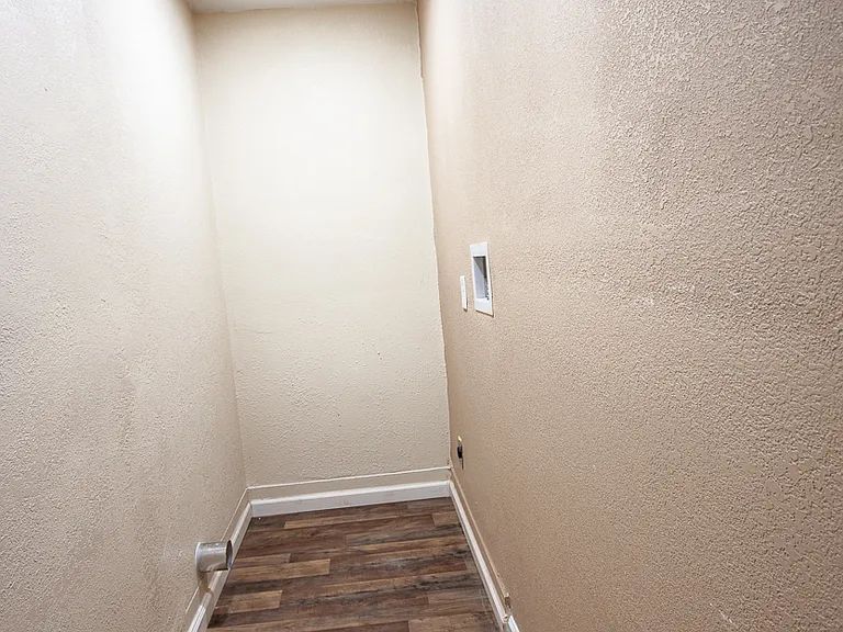 1020 N Connelly St — Photo 11