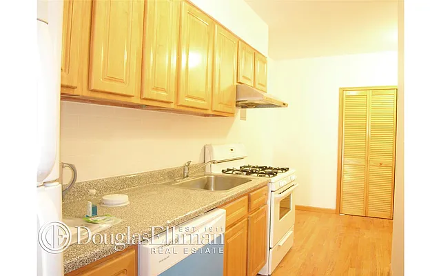 Rented by Douglas Elliman | media 7