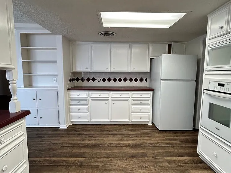 1702 Bonham Ave — Photo 8