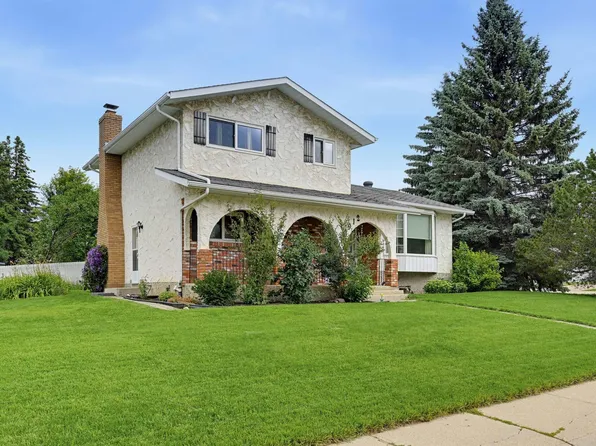 10912 34a Ave NW, Edmonton, AB T6J 2V1