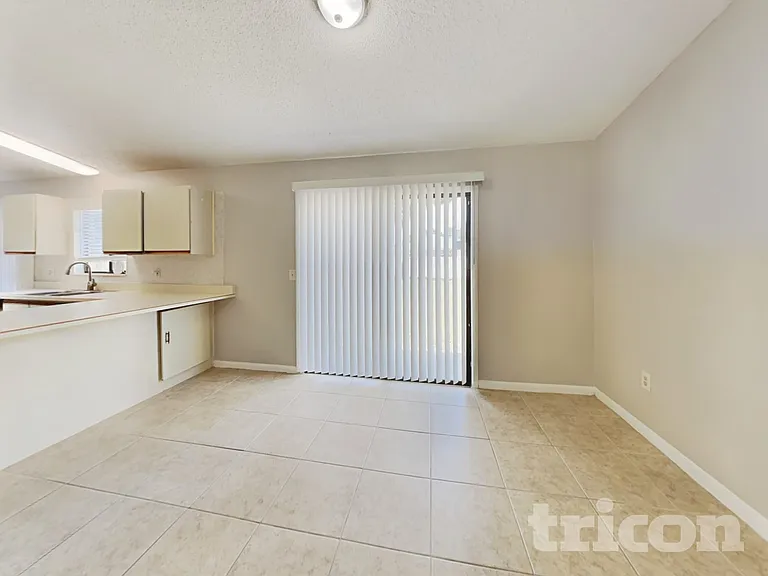 27 Princess Rose Dr — Photo 4