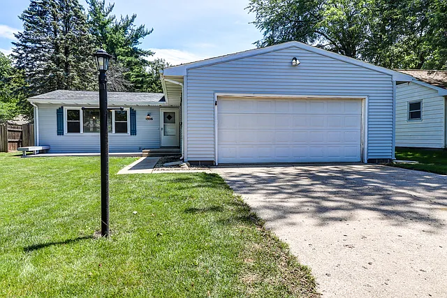 1906 Rebecca Dr photo 1