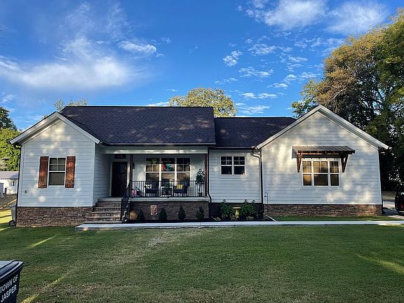 2nd image of 624 Magnolia Ave