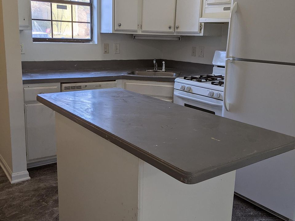 1st image of 7094 Oakhill Cir