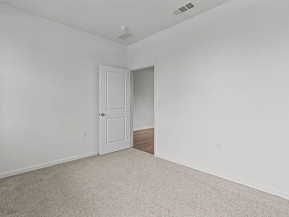 5th image of 2348 E Loomis Rd