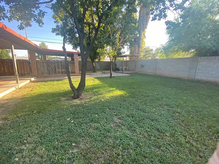 2142 E Clarendon Ave — Photo 11