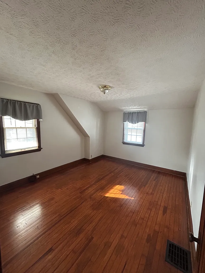 304 Reber Ave photo 1