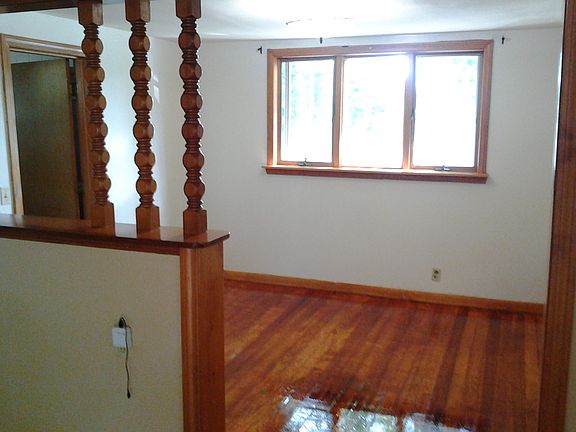 5th image of 12 Brentwood St