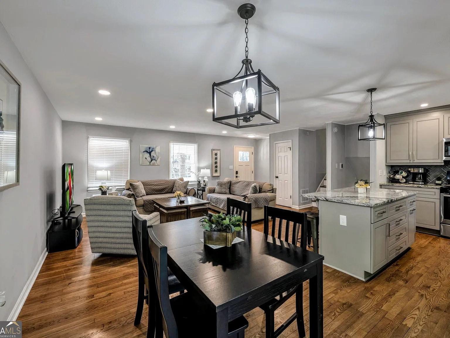 4 bed, 2.0 bath, 1844 sqft, $5,400 — Photo 4