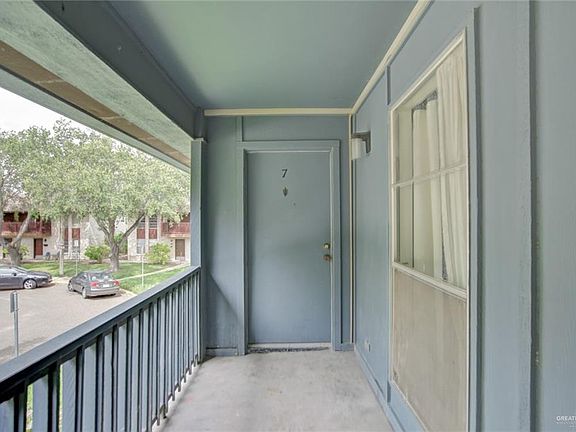 5th image of 1701 E McIntyre St