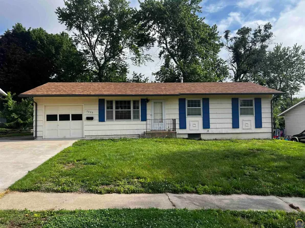 3220 SW 30th Ter, Topeka, KS 66614
