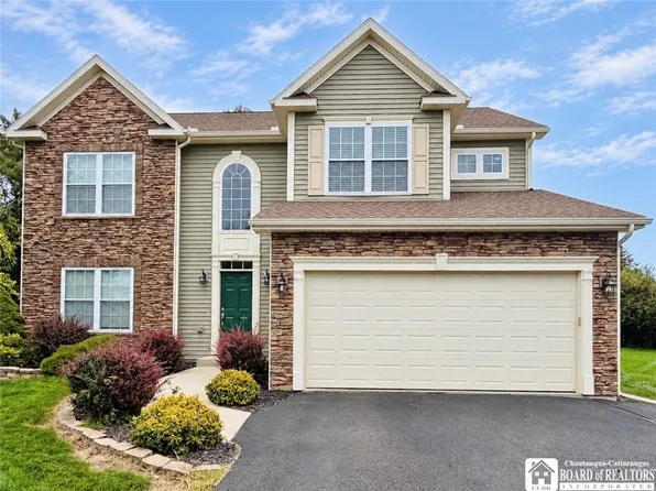 3676 Carmen Dr, Bemus Pt, NY 14712