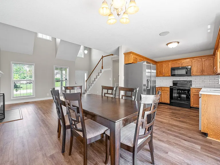 680 Foxfield Dr — Photo 10