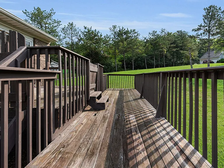 2700 Queenswood Dr — Photo 37