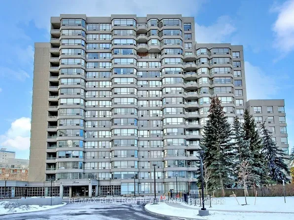 7 Townsgate Dr #502, Vaughan, ON L4J 7Z9