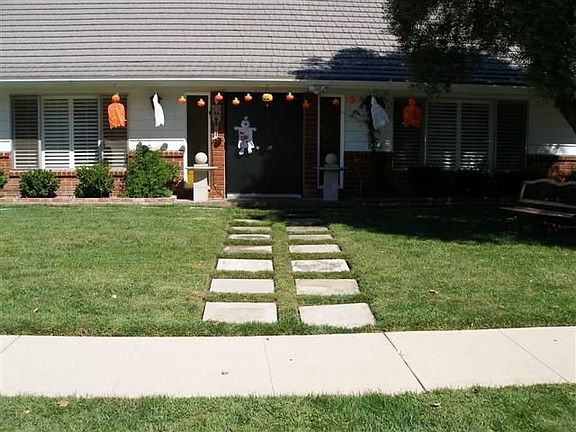 2nd image of 21027 Costanso St