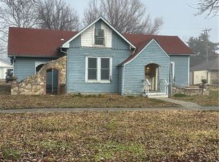 1214 Bridge St, Humboldt, KS 66748