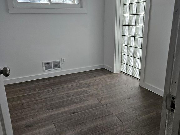 3rd image of 1424 Madison Ave SE #1