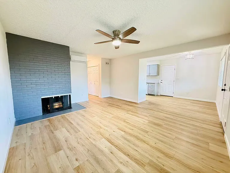 10919 SE 5th St — Photo 2