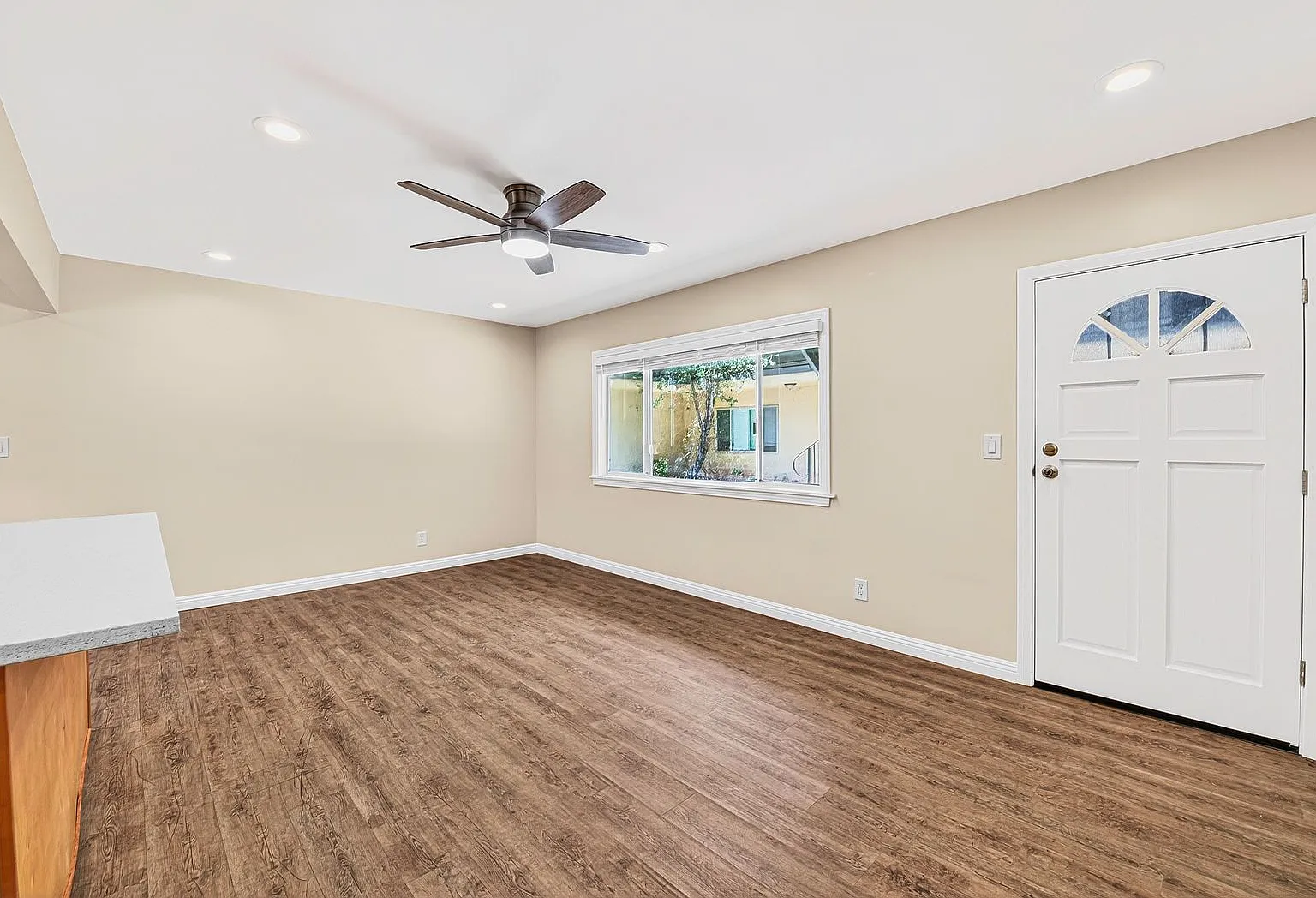 1427 West Parade Street — Photo 4