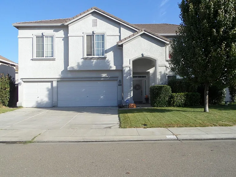 729 Wynyard Cir — Photo 1
