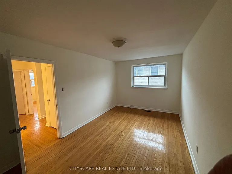 116 Guildwood Pkwy — Photo 9