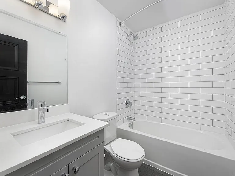 7110 Darcel Ave — Photo 7