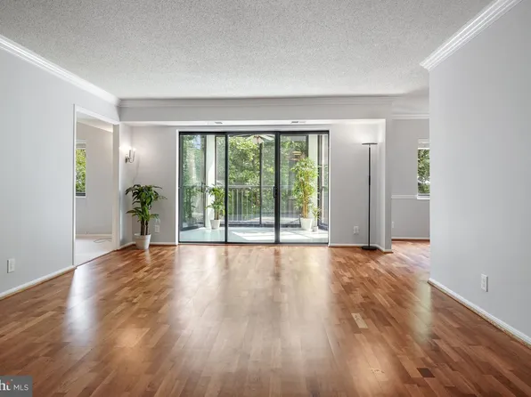 5901 Mount Eagle Dr APT 108, Alexandria, VA 22303