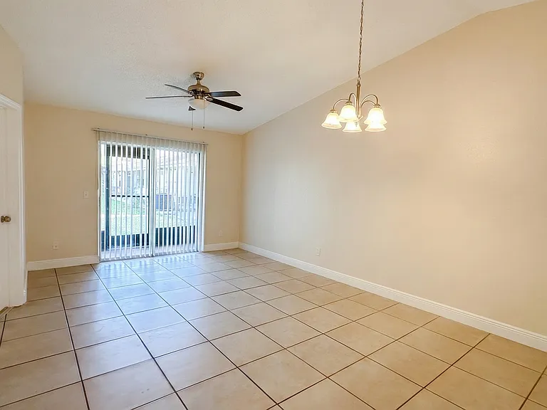 2013 Mary St #TOWNHOUSE — Photo 1