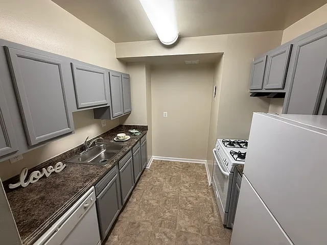 Silver Spring Towers — Photo 186
