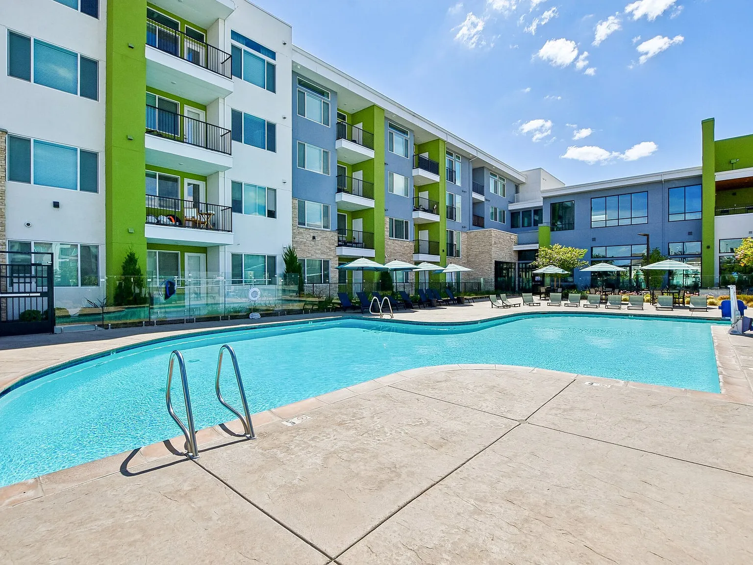 Zeta Apartments — Photo 4