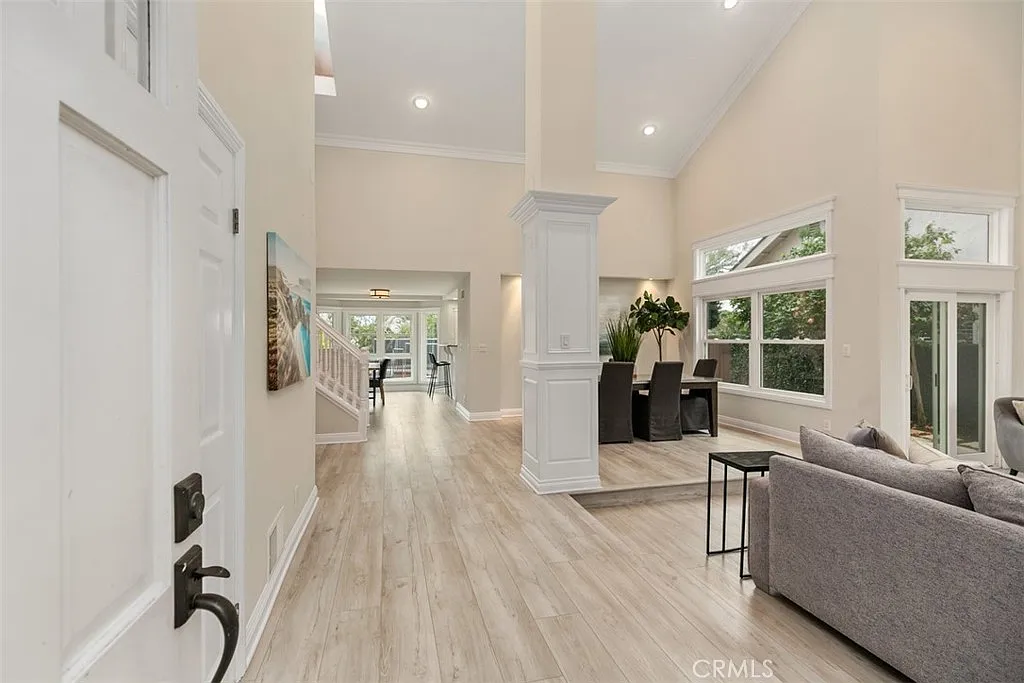 4 bed, 2647 sqft, $10,000 — Photo 3