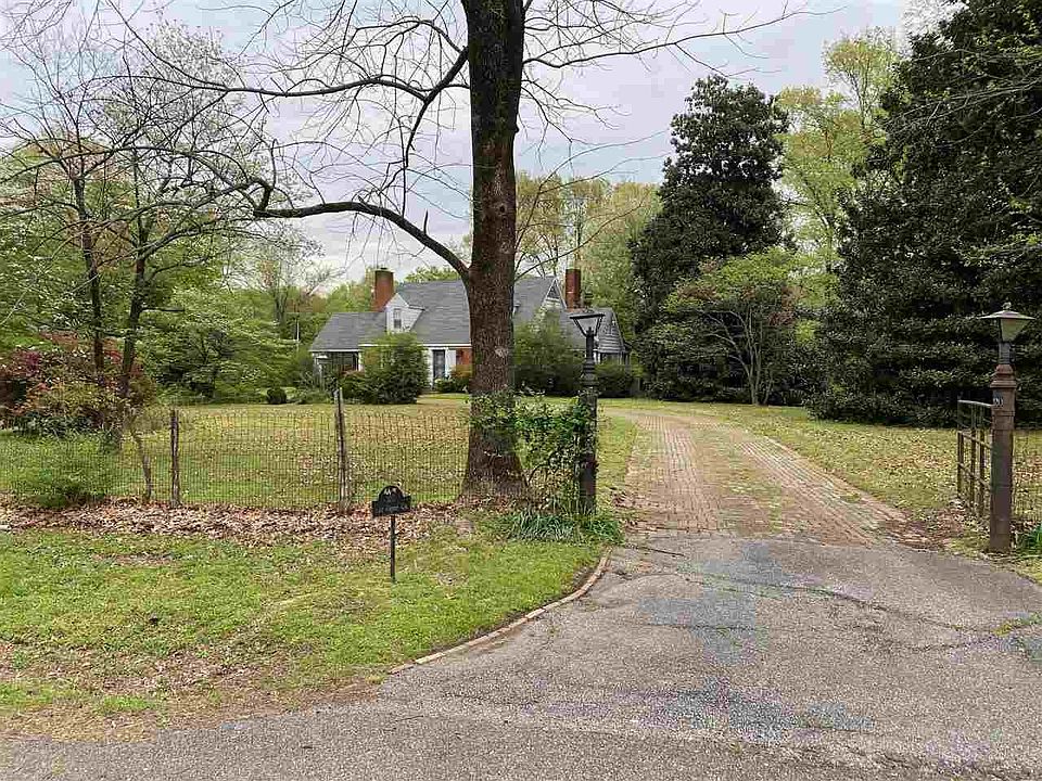 1st image of 320 Cherry Cir E