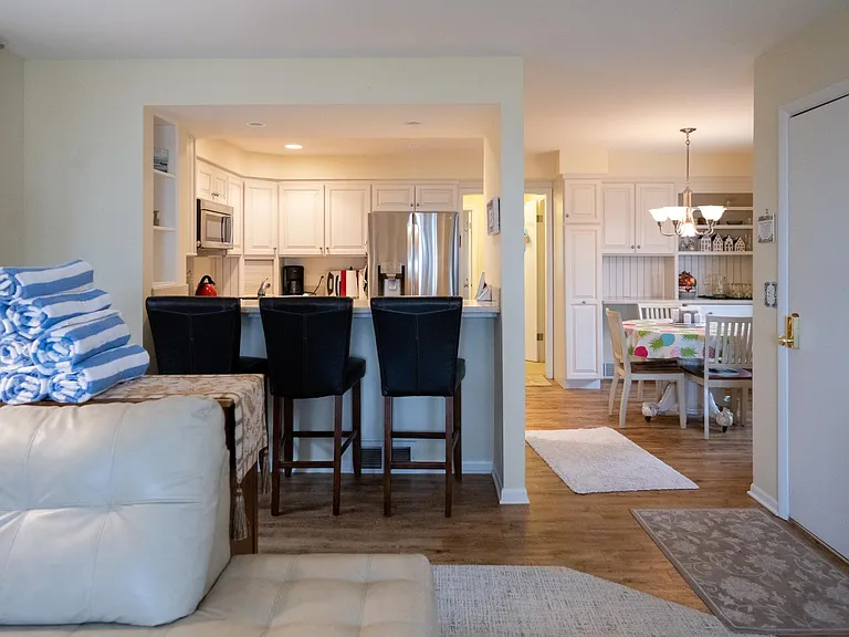 2537 Lakefront Dr — Photo 11