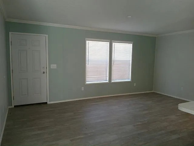3 bed, 2.0 bath, 1056 sqft, $2,205 — Photo 4