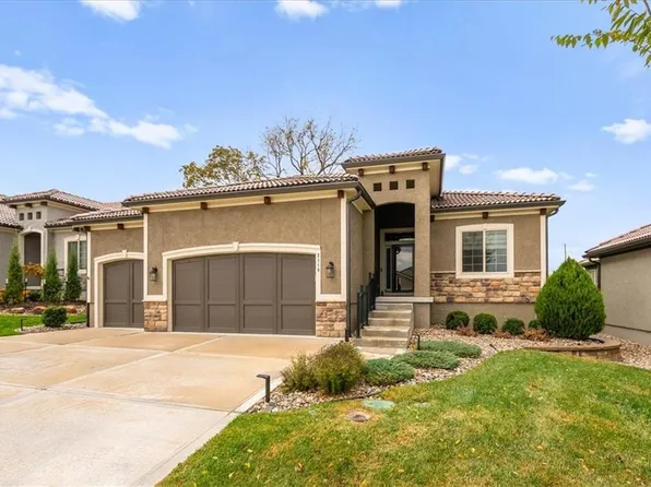 2110 NW Ashurst Dr, Lees Summit, MO 64081