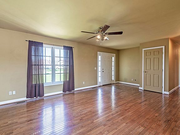 3rd image of 16502 Hearl Dr