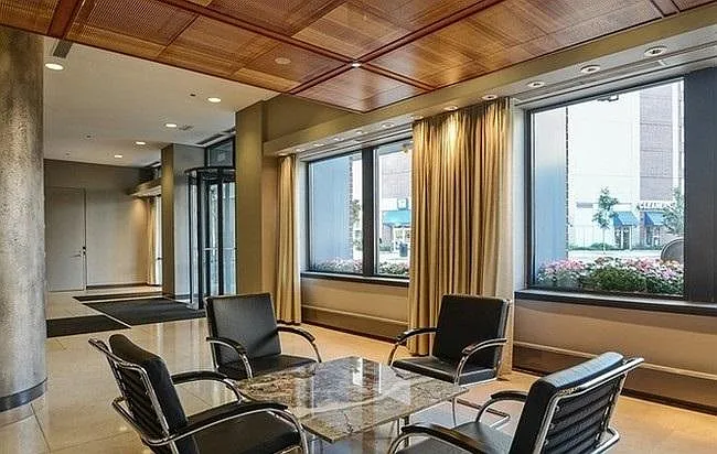 Great Lobby Entrance for Guests with 24/7 Door Staff for Saf