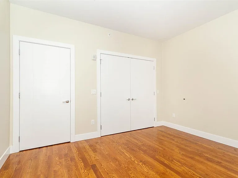 906 E 2nd St #306 — Photo 11
