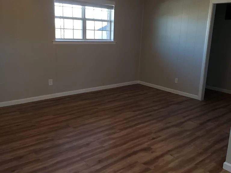 202 McElroy St — Photo 15