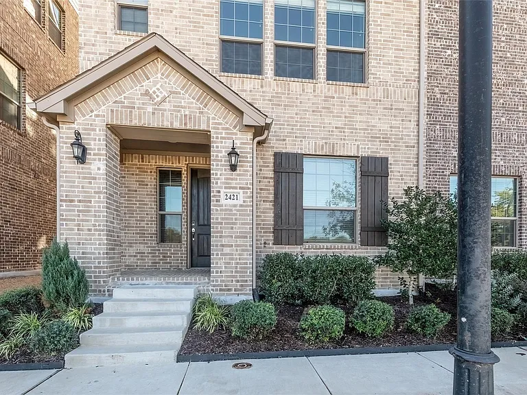2421 Springhill Ave — Photo 3