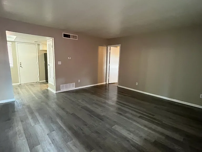 Sand Pebble Apartments — Photo 49