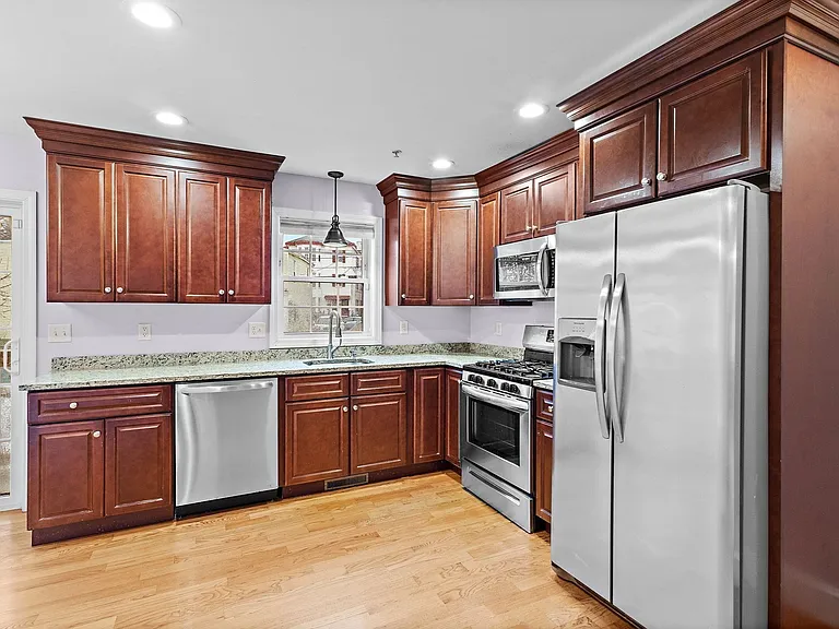7 Butler Ave #5 — Photo 2